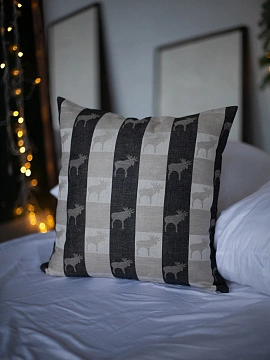 Декоративная наволочка изо льна Лоси