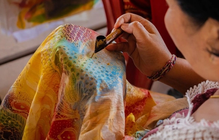 Батик - искусство росписи по льняной ткани