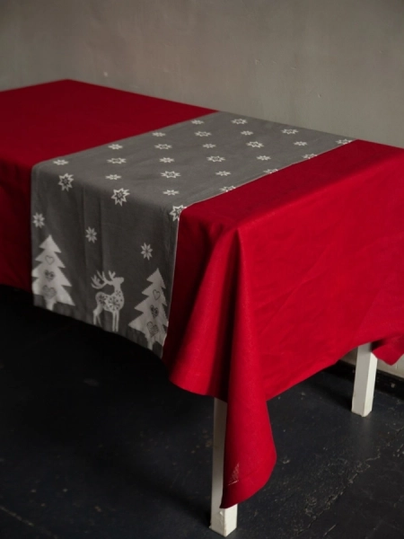 Дорожка льняная Сказка на Рождество цвет серый