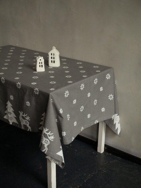 Скатерть льняная Олень на сером без салфеток