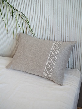 Льняная наволочка прямоугольная с кружевом серая натуральная