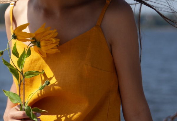 Мода на льняные платья в 2022 году – тренды этого сезона лето-осень