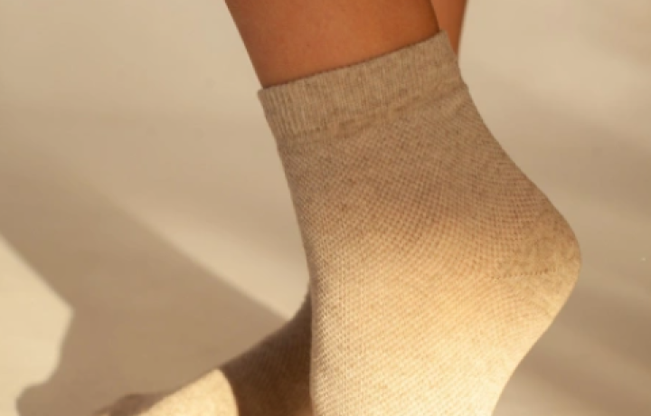 Носки из крапивы - по советам врача. Почему они полезны?