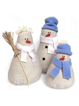 Льняной сувенир Семейка снеговиков