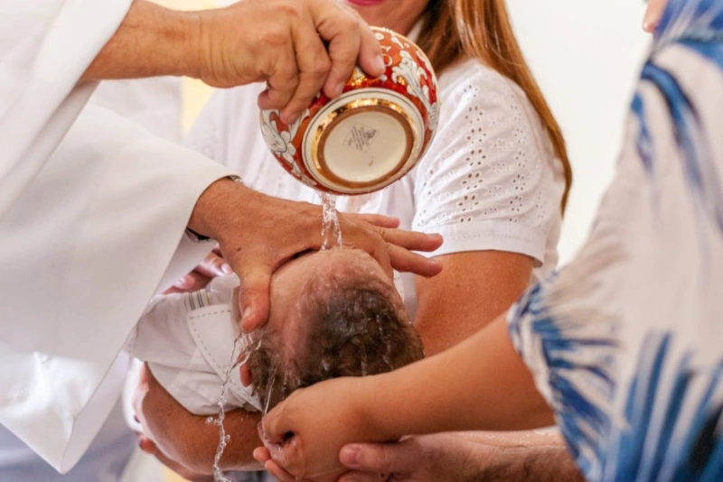 Можно ли показывать ребенка до крещения – разбираемся в сути традиции