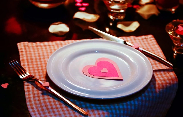 Идеи сервировки стола для романтического ужина